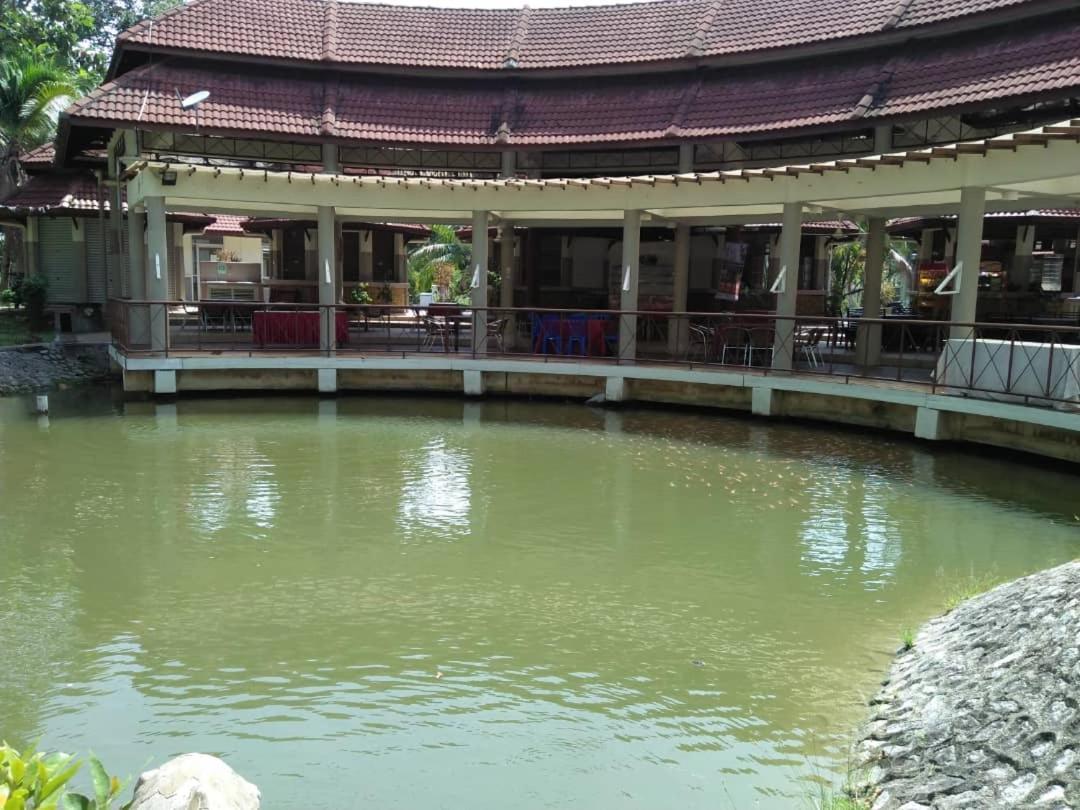 Felda Residence Hot Springs Sungkai Bagian luar foto